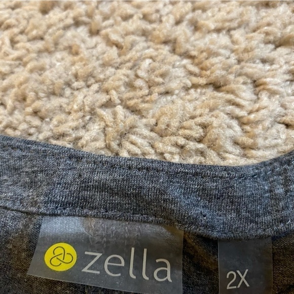 Zella peephole back yoga top - Picture 5 of 6